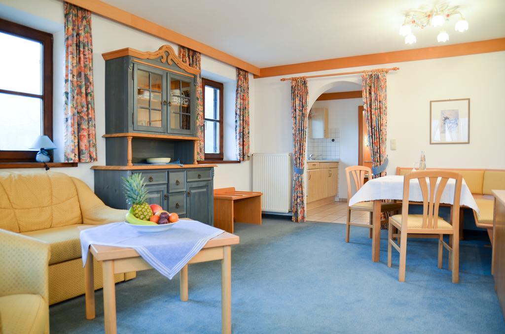 Hotel Restaurant Ferienwohnungen Alpenhof Übersee Esterno foto