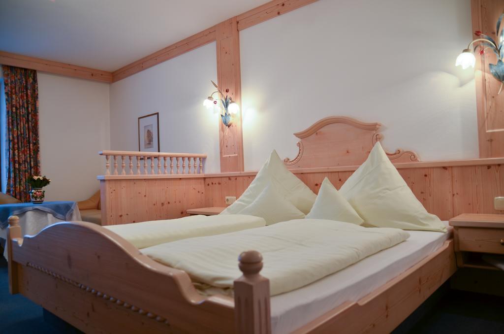 Hotel Restaurant Ferienwohnungen Alpenhof Übersee Esterno foto