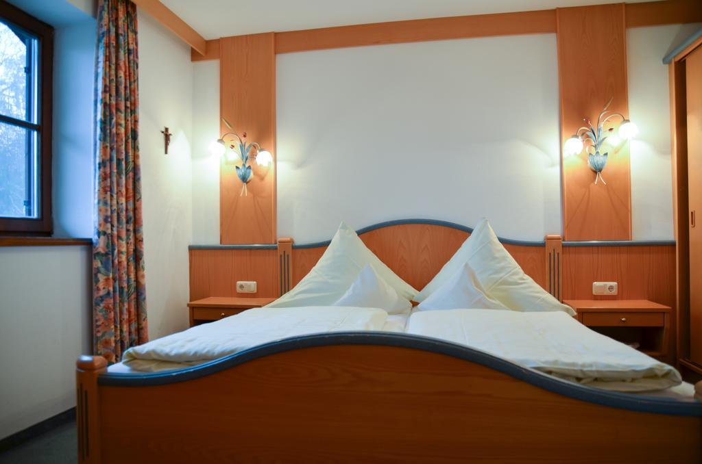 Hotel Restaurant Ferienwohnungen Alpenhof Übersee Camera foto