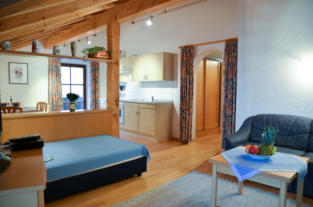 Hotel Restaurant Ferienwohnungen Alpenhof Übersee Esterno foto