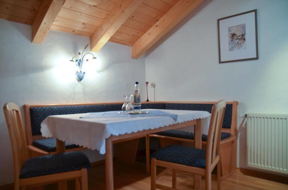 Hotel Restaurant Ferienwohnungen Alpenhof Übersee Esterno foto